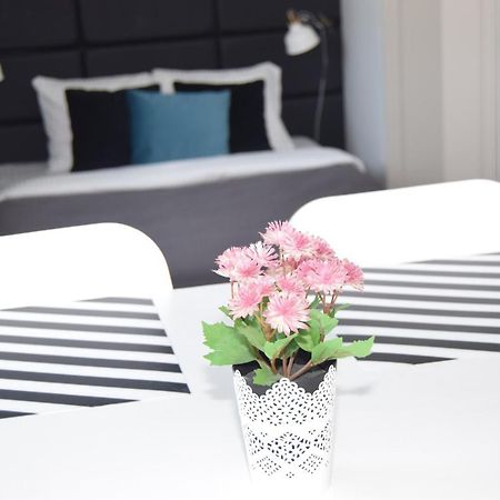 Be My Guest - Hoza Studio - Pkin Super Centrum Metro Wi-Fi Breakfast Varşovia Exterior foto